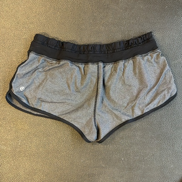Lululemon Size 8 Strength and Tone Short Heathered Coal Gray Gym Yoga Shorts - Picture 2 of 3